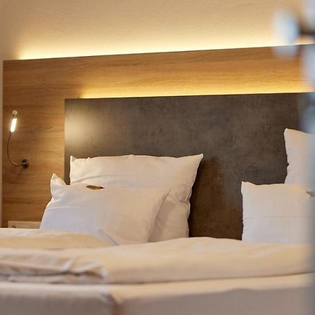Moselhotel Weinhaus Simon 'Sauna'Restaurant'Eladesaeule Винтрих Екстериор снимка