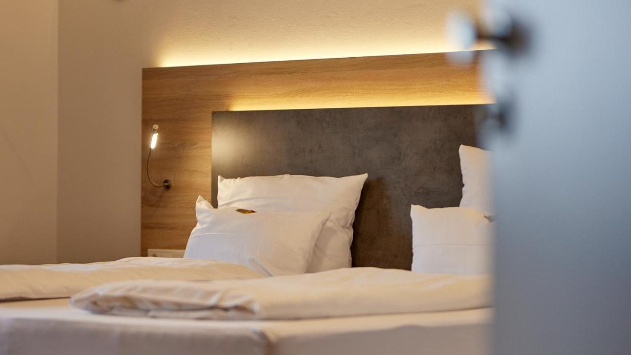 Moselhotel Weinhaus Simon 'Sauna'Restaurant'Eladesaeule Винтрих Екстериор снимка