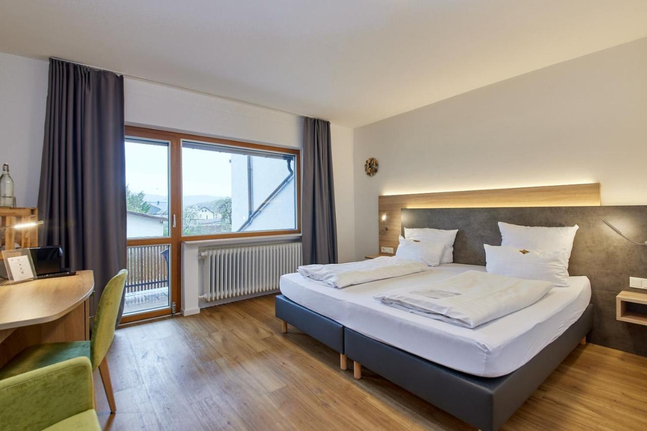 Moselhotel Weinhaus Simon 'Sauna'Restaurant'Eladesaeule Винтрих Екстериор снимка
