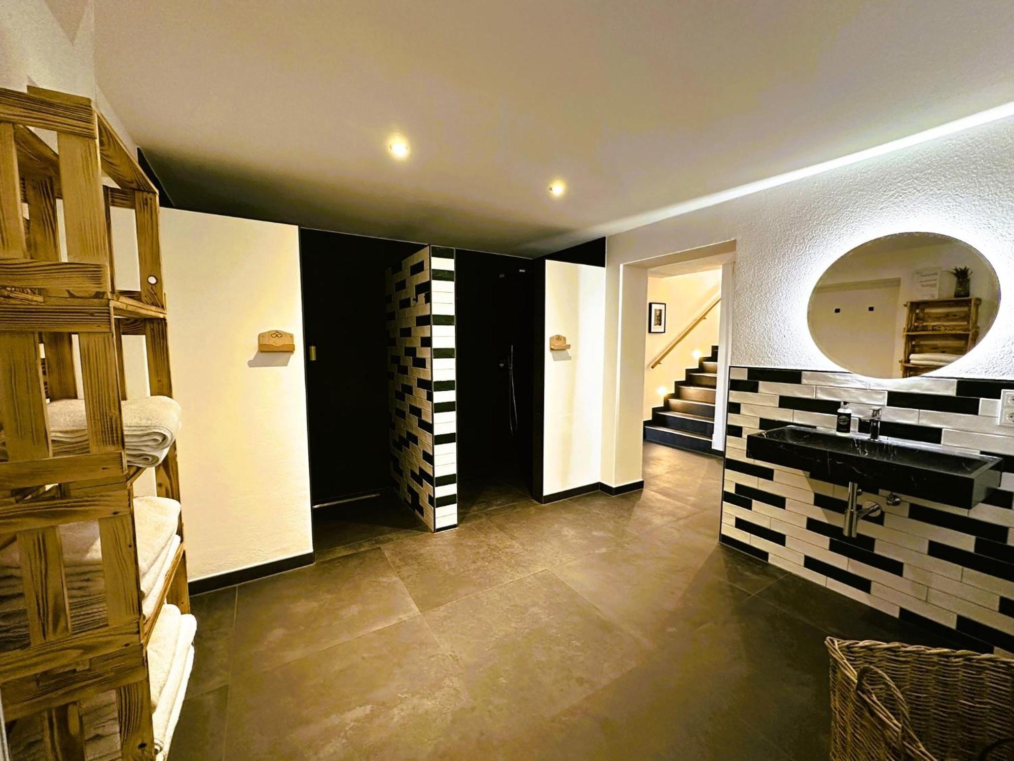 Moselhotel Weinhaus Simon 'Sauna'Restaurant'Eladesaeule Винтрих Екстериор снимка