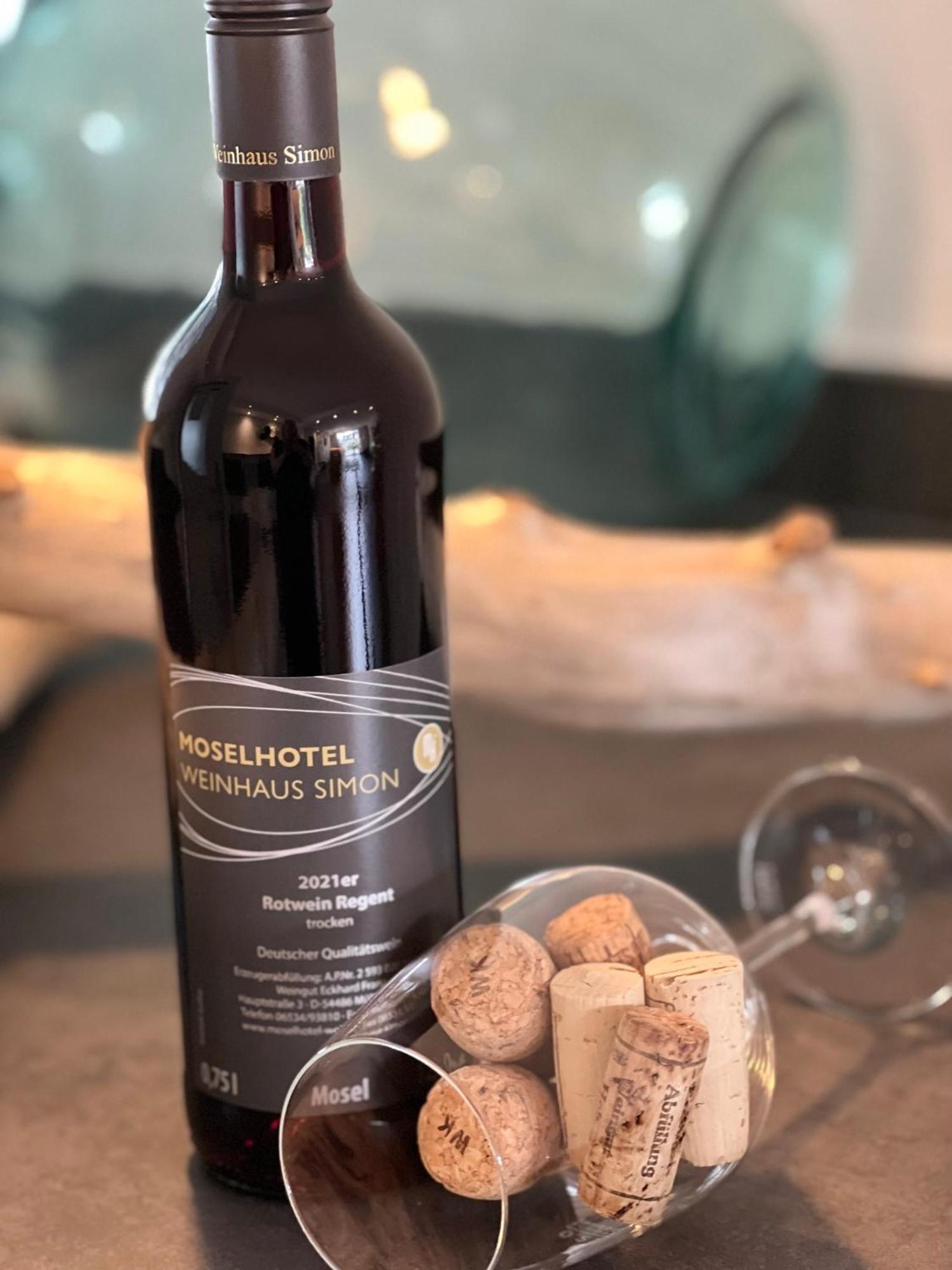 Moselhotel Weinhaus Simon 'Sauna'Restaurant'Eladesaeule Винтрих Екстериор снимка